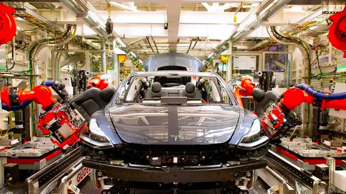 Tesla Çin’de Yeni Fabrika Kuracak