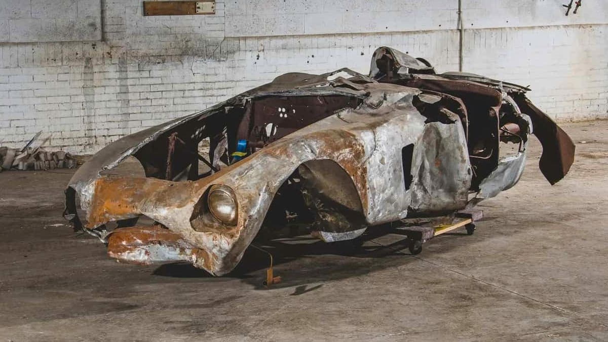 Ferrari’nin Hurdası Açık Artırmada Satıldı!