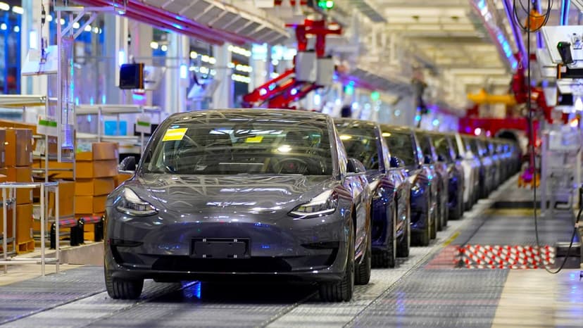 Tesla, Otopilot Sorunları İçin 2 Milyon Aracını Geri Çağırıyor