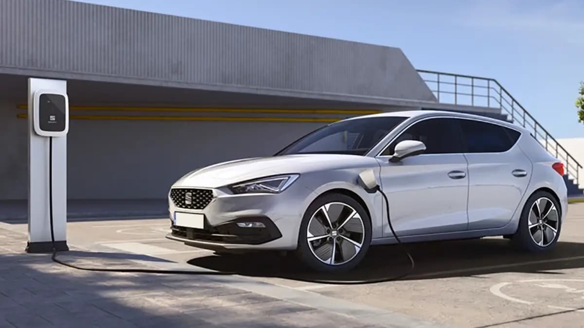 204 Beygirlik Yeni Seat Leon E-Hybrid Türkiye’de!