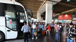 İzmir'de 18 Yaşından Küçüklere Otobüs ve Uçak Bilet Satışı Yasaklandı