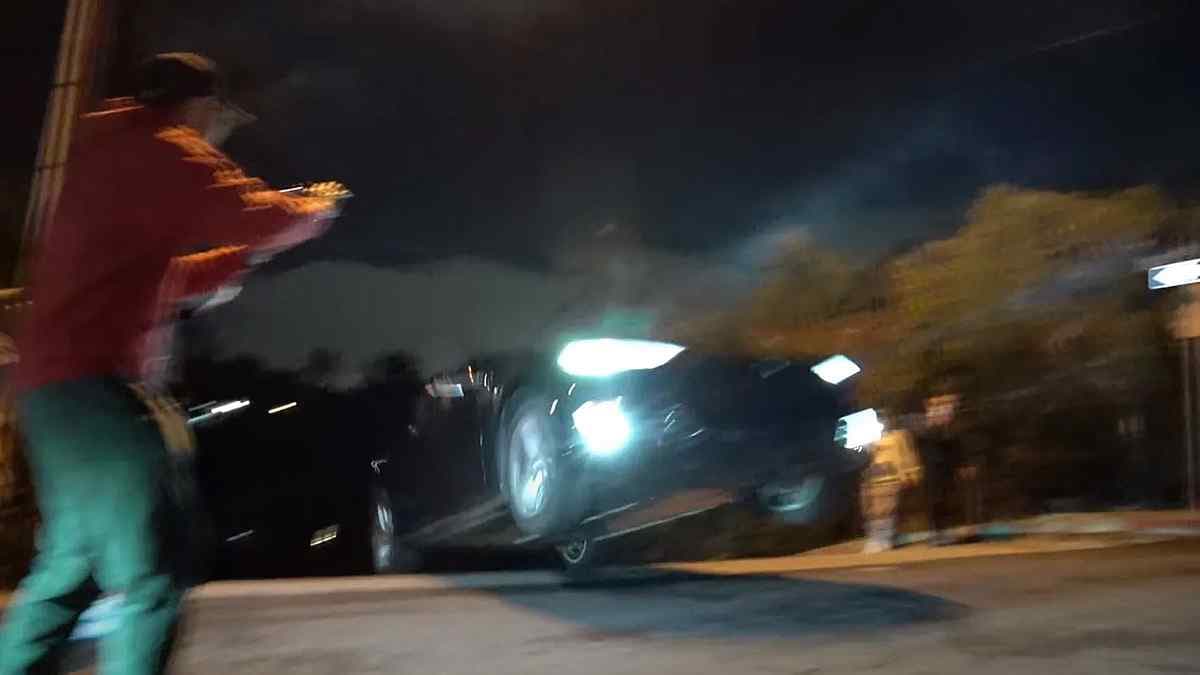 Polis, Uçan Tesla’nın Sürücüsünü Bulana Ödül Verecek