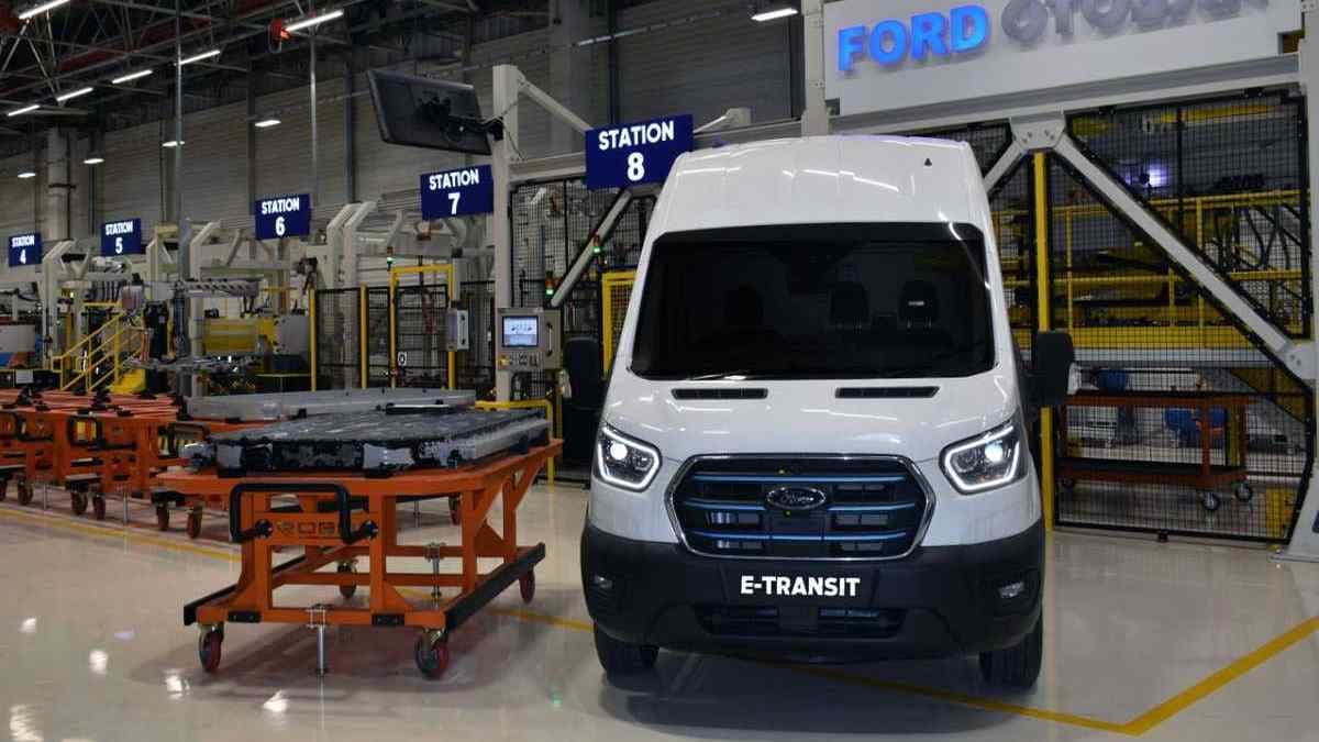 Ford’un İlk Elektrikli Ticari Modeli Ford E-Transit Hattan İndi