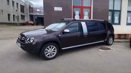 Öğrenciler Tarafından Limuzine Dönüştürülmüş Dacia Duster