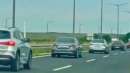 Trafikte Görüntülenen Sıfır Mercedes Konvoyu