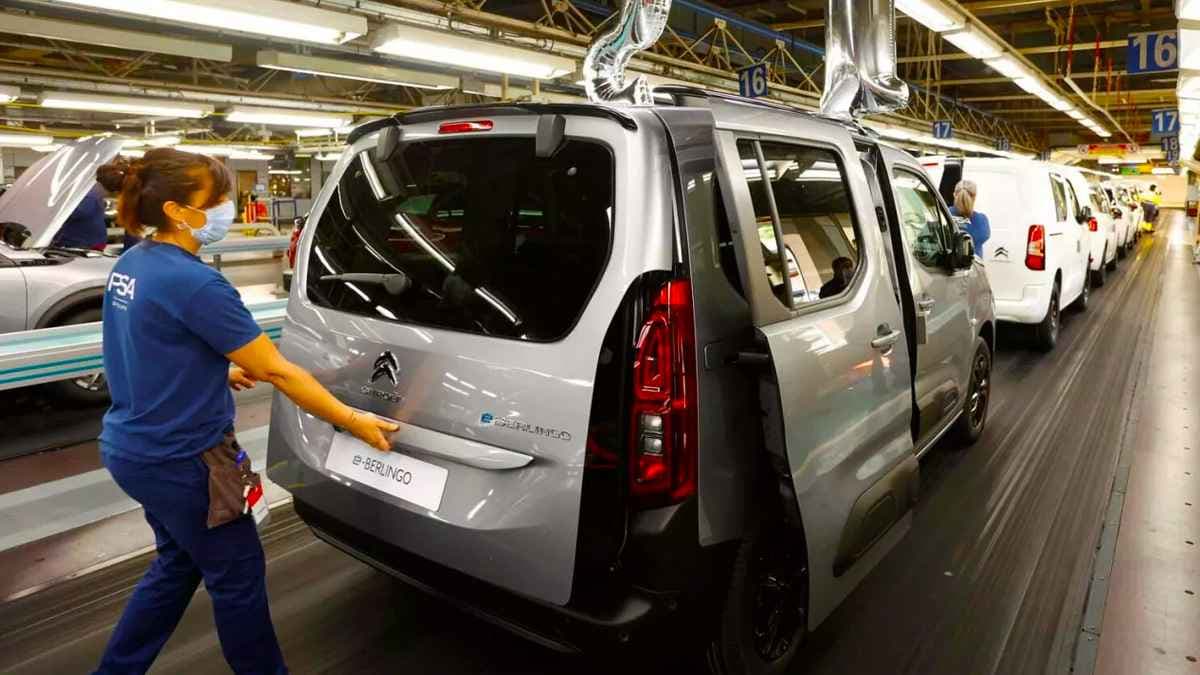 İran Fransız Otomobillerin İthalatını Yasakladı