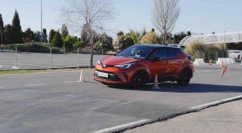 2020 Toyota C-Hr Yol Tutuş Testi