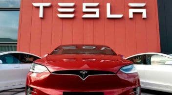 Tesla Çalışanlarına Maskeyi Yeniden Zorunlu Kıldı