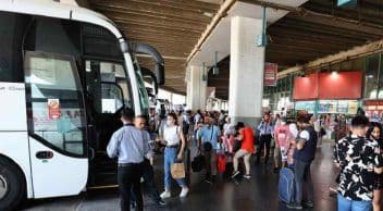İzmir’de 18 Yaşından Küçüklere Otobüs ve Uçak Bilet Satışı Yasaklandı