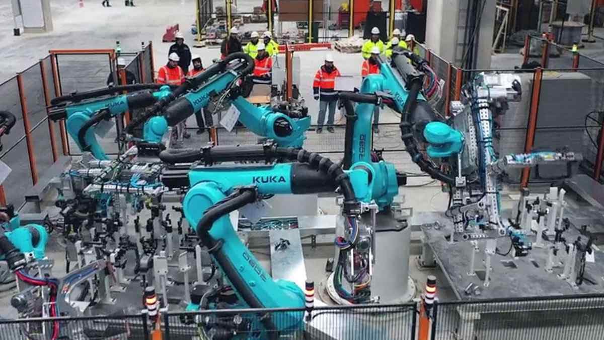 Togg Fabrikasında Robotlar Provalara Başladı