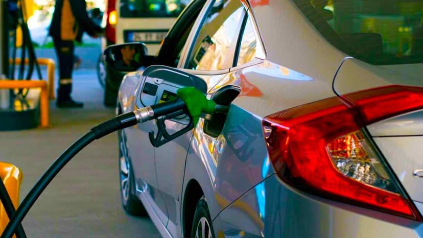 Benzine Dolar Zammı Geldi: Litre Fiyatı 21 Tl'yi Geçti