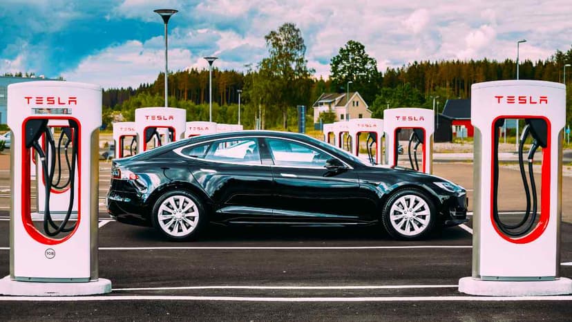 Tesla Yüz Binlerce Aracı Geri Çağırdı