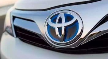 Toyota, Park Freni ve Cam Sorunları Nedeniyle 580 Bin Aracını Geri Çağırma Kararı Aldı!