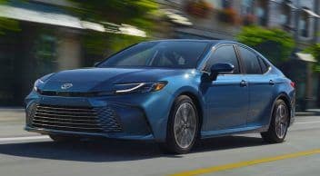 2025 Toyota Camry Tanıtıldı: Yenilenen Camry’nin Öne Çıkan Özellikleri