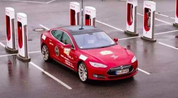 Tesla Model S 1,9 Milyon Kilometreyi Aştı: Uzun Yolculuklarda Rekor Kıran Elektrikli Otomobil!