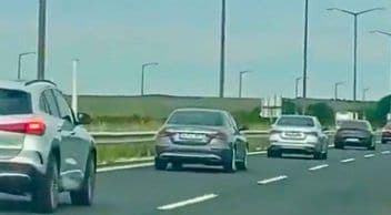 Trafikte Görüntülenen Sıfır Mercedes Konvoyu