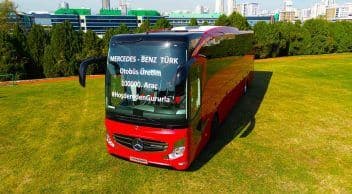 Mercedes-Benz Türk 100 Bininci Otobüsünü Banttan İndirdi