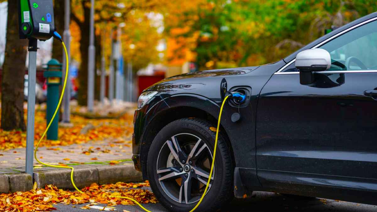 Yılın İlk Yarısında Elektrikli Otomobil Satışları Arttı