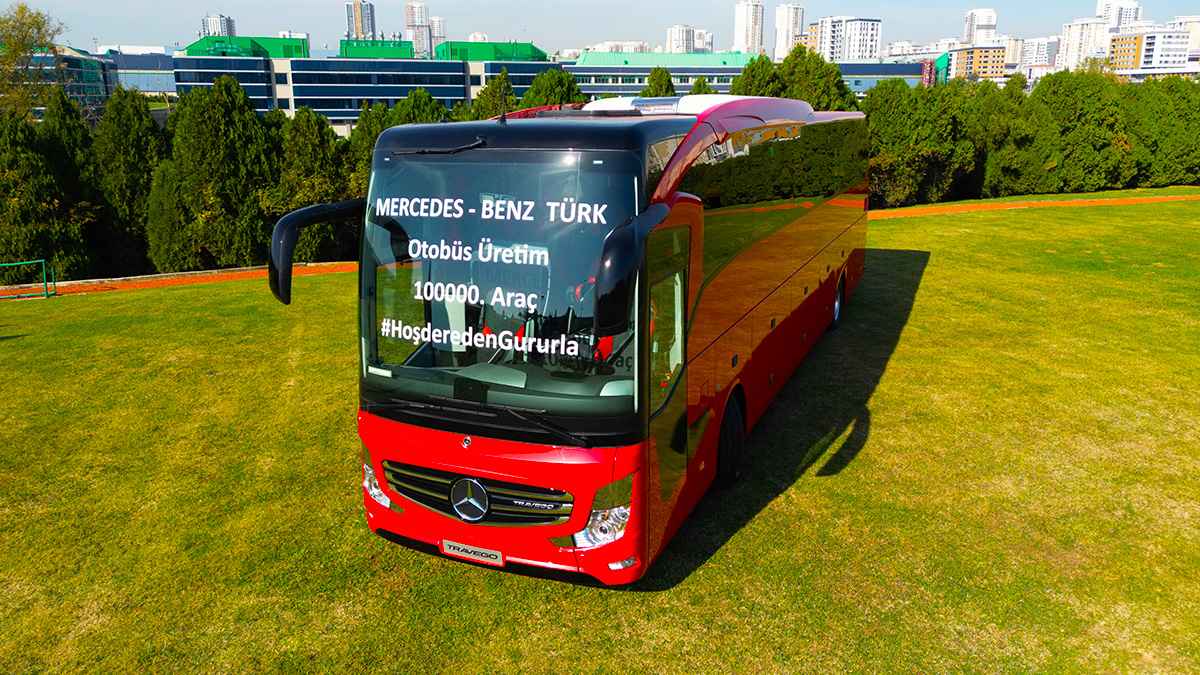 Mercedes-Benz Türk 100 Bininci Otobüsünü Banttan İndirdi