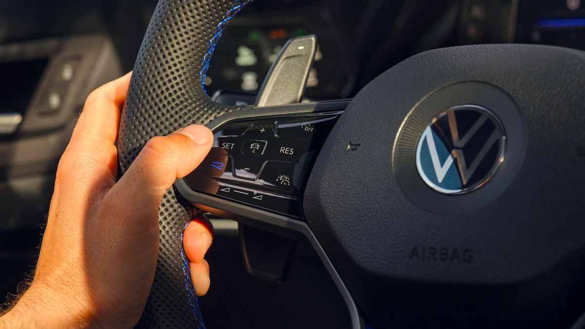 Volkswagen, Direksiyon Üzerinde Fiziksel Düğmelere Geri Dönüyor