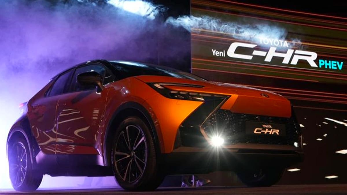 Türkiye'de Üretilen İlk Phev Otomobil: Yeni C-Hr Üretim Hattından Çıktı 